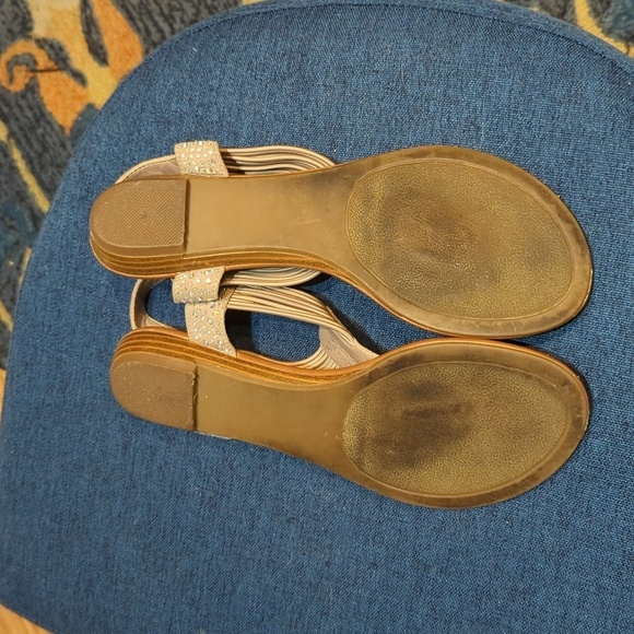 Madden Girl Rhinestone T-strap flat sandals, women's size 10M - Picture 5 of 5